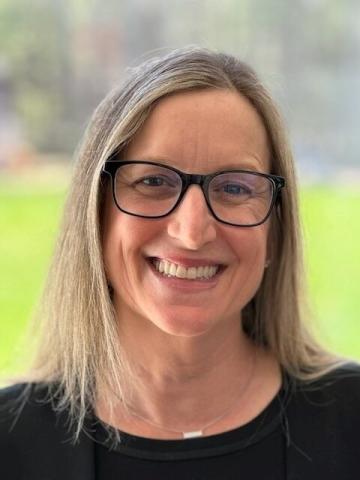 Lynn Wachs Headshot.